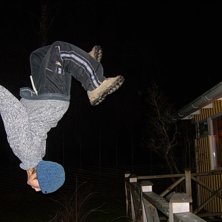 Backflip fr&aring;n altanen. &Aring;kare: Jag ( Jonathan Embretsen ).