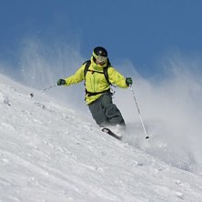 Elias d&ouml;dar det vindpackade bredvid Experten i Tr. Foto: Johan S&ouml;derlund. &Aring;kare: Elias H&ouml;gberg.