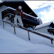 Ett impuls&aring;k p&aring; en kort tr&auml;rail p&aring; v&auml;g hem fr. Foto: Simon Del&eacute;r. &Aring;kare: Sebastian Del&eacute;r.