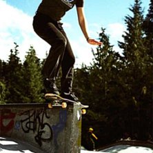 Laura Sliva grindar i Whistler skate park - 00. Foto: Therese Lundgren. &Aring;kare: Laura Sliva.