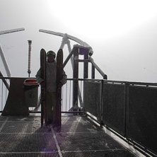 Bluffe &auml;r p&aring; v&auml;g ut och ska &aring;ka med sina nyink. Foto: Patrik Leidstedt. &Aring;kare: Bluffe Lindblad.