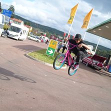 Bunny hopp, kolla h&ouml;jden;D. Foto: Jakob Lindblad. &Aring;kare: Joseph Jansson.
