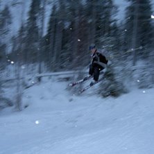 Mit f&ouml;rsta hopp med mina nya twin tip:s
. Foto: Jonas. &Aring;kare: Jakob.