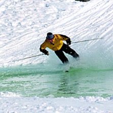 Den varma v&aring;rsolen gjorde s&aring; att det blev en iss. Foto: Tomas Ejdersund. &Aring;kare: Tyv&auml;rr inget namn.