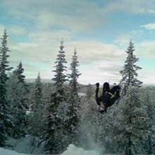 Min f&ouml;rsta backflip :D:D nu &auml;r det bara frontfli. Foto: Sers. &Aring;kare: Me.