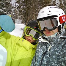 Ja o min syster Karin p&aring;v&auml;g upp i liften innan e. &Aring;kare: JA o Syrran.