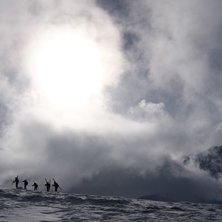P&aring; v&auml;g upp, till hemligt vitt himmelrike!. &Aring;kare: Niclas Jiseborn med v&auml;nner!.