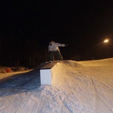 Boardslide on the 9 meter in sidelake. Foto: Joakim  Westrin. &Aring;kare: Isaac &Aring;str&ouml;m.