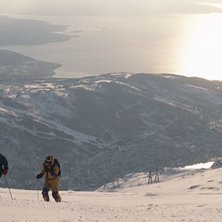 P&aring; v&auml;g upp till topparna. Foto: Jeff Webb. &Aring;kare: Micke och Lars.
