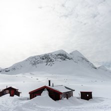 Gahpercohkka sedd fr&aring;n nordost med DNTs stugor i . Foto: Elin Turpeinen.