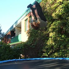Backflip Nosegrab, men missar lite med ena handen.. Foto: Caroline Svendsen. &Aring;kare: Josefine Svendsen.