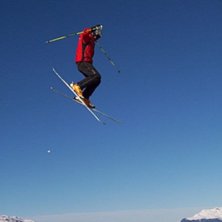 Drop fr&aring;n hustak . Foto: Fabian Ingvarsson. &Aring;kare: Daniel Kj&ouml;rling.