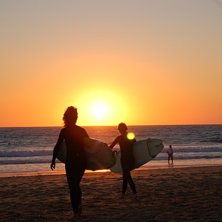 surf i solnedg&aring;ng i Hossegor.