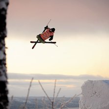 dogge sl&auml;nger iv&auml;g en cork sousage 9. Foto: hugo ljungquist. &Aring;kare: douglas brostr&ouml;m.