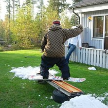 Jag och Jimmy hade ett litet rail session f&ouml;r f&ouml;. Foto: Jimmy. &Aring;kare: Stefan (jag).