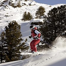 Pauline stutsar fram mellan vita &amp;quot;puffar&. Foto: Magnus Ch&ouml;ler. &Aring;kare: Pauline Manhed.