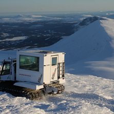 Catskimaskin p&aring; v&auml;g ner efter att sl&auml;ppt av oss. Foto: Nils &Aring;slund.