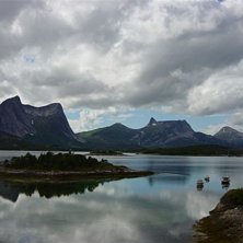 Mycket tidig midsommarmorgon vid Elfjorden n&aring;gra . Foto: Johanna Hjalmers.