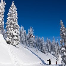 &Auml;nnu en bild fr&aring;n kicken &ouml;ver pistmaskinssp&aring;re. Foto: Tomas Hallenberg. &Aring;kare: Adam Laurin.