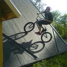 wallride p&aring; ett tak.. Foto: joel ericsson. &Aring;kare: john ericsson.