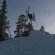 ett litet hopp i s&auml;len... Foto: Viktor Sandberg. &Aring;kare: Simon &Ouml;hrn.