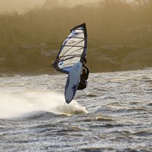 Surf i Orkanen &amp;quot;per&amp;quot; 28-40m/s. Foto: kristian Andreasson. &Aring;kare: Daniel Kristiansson.