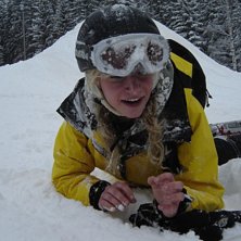 Vurpa med snowblades i puder sn&ouml; &auml;r ingen hit :-. Foto: Cizzi Fredriksson. &Aring;kare: Isabelle Mor&eacute;n.