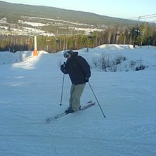 Foto: k&auml;pten r&ouml;ddsk&auml;gg;). &Aring;kare: mee:D.