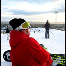 Sitter och njuter av det fina v&auml;dret. Foto: Ida Morenius. &Aring;kare: Jonathan Helin.