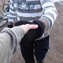 hand shake :D. Foto: patric andersson. &Aring;kare: p&auml;r vikman.