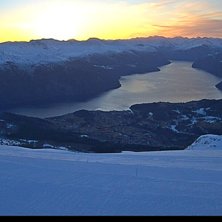 S&oslash;ndag 3/4
S&oslash;ndag kl 07.00 er de 2 grader, vinds.