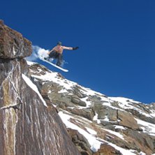 jobbar p&aring; solbr&auml;nnan samtidigt.... Foto: Martin Sund. &Aring;kare: Petur.