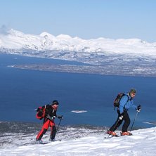 Mycket fin topptur, med utsikt &ouml;ver Lofoten och A. Foto: M&aring;rten Lundin. &Aring;kare: Andreas Fransson, Anna (g&auml;st).