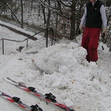 a vi h&ouml;ll p&aring; &aring; bygga en startramp &aring; n kick men. Foto: adamsson. &Aring;kare: jag &auml; brevi:D.