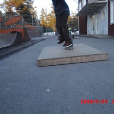 olof g&ouml;r en one foot nose manual. Foto: Philip Sj&ouml;din. &Aring;kare: Olof Djurberg.