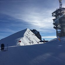 Titlistopp i morgonsol, taget fr&aring;n bergstationen.