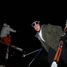 Joakim g&ouml;r en 180 tail nerf&ouml;r en klippa medans i. Foto: Johan Olsson. &Aring;kare: Joakim.