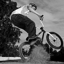 Black and white,. Foto: Simon Lindberg. &Aring;kare: Joar Lundberg.