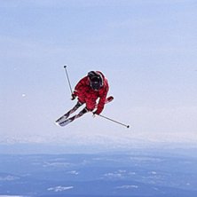 Oskar &ouml;ser p&aring; under freeride helgen i &Aring;re. . Foto: Jesper Molin (www.jesperphoto.com). &Aring;kare: Oskar Scherlin.