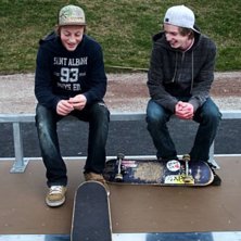 skejtade i huddinge stockholm med min kille och vi. Foto: marre h&ouml;glund &amp;lt;3. &Aring;kare: ville och henke ;).