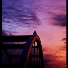 Jag sitter &aring; chillar p&aring; bergn&auml;sbron i solnedg&aring;. Foto: Mikael &Ouml;hlund. &Aring;kare: Simon Pont&eacute;r.