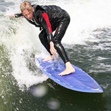 surfing efter b&aring;t. Foto: per sahlstr&ouml;m. &Aring;kare: me.