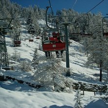 Gamla liften p&aring; v&auml;g upp mot stafa... S&aring; ska det. Foto: Mikael Ohlsson.