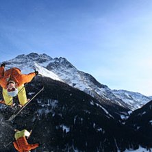 Storsatsning p&aring; backflip... Foto: Adrian Helly-Hansen. &Aring;kare: Oskar Svensson.