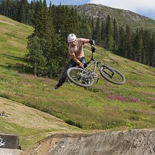 John g&ouml;r en tailwhip i hipen. Foto: Kenneth Einars. &Aring;kare: John L&ouml;wenadler.