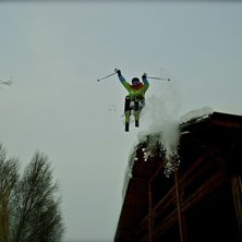 &Auml;nnu ett drop fr&aring;n en stuga. Foto: Josef Stenlund. &Aring;kare: Robin Nordin.