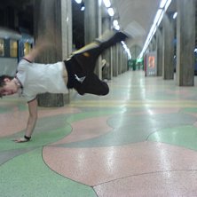 Benji fr&aring;gade:
Kan du g&ouml;ra s&aring; h&auml;r?
S&aring; testa. Foto: Nicklas. &Aring;kare: Jag.