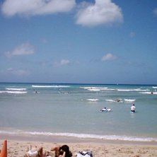 MAssa surfare som v&auml;ntar p&aring; v&aring;gorna..!!. Foto: Ellen Svensson.