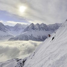 Oskar l&auml;gger en fantastisk sv&auml;ng precis p&aring; kamm. Foto: Max Ahlberg. &Aring;kare: Oskar Cederg&aring;rdh.
