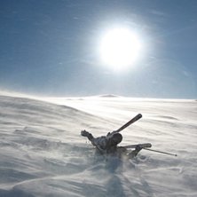 Erik skrotar med &auml;ran i beh&aring;ll.... Foto: Karl Eriksson. &Aring;kare: Erik Dahlstrand.
